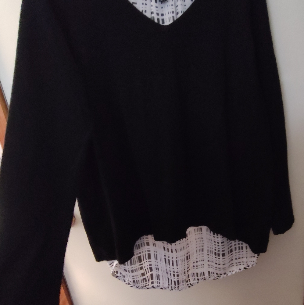 Sweater w/blouse lining. Lrg.